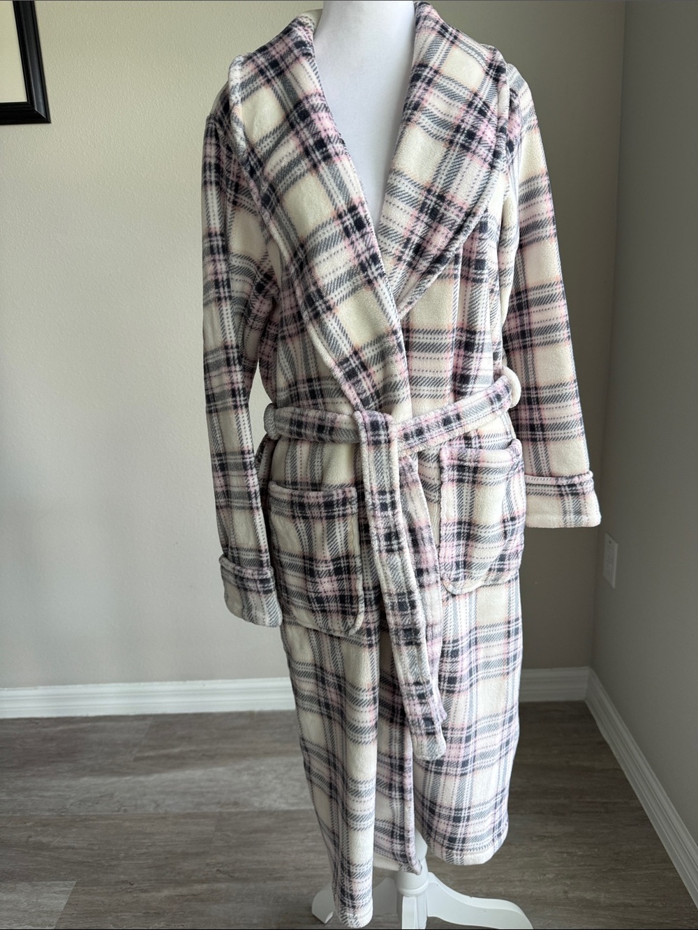 Joyspun women’s full length plaid robe